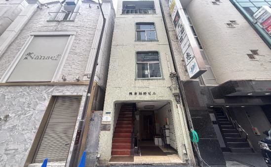 【中央区・新橋駅徒歩3分】賃料8万円以下のコンパクトオフィスの居抜き物件/低予算低コスト/約1.63 坪