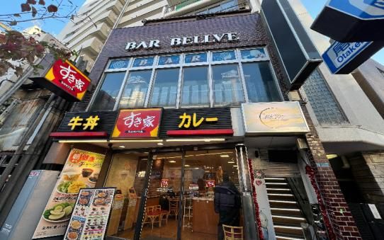 【台東区・鶯谷駅徒歩1分】言問通り沿い交差点角地のガールズバー居抜き物件／業態制限なし・約30.34坪