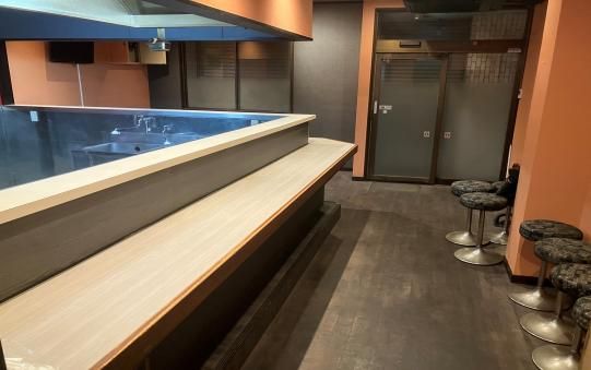 【埼玉県狭山市・狭山市駅徒歩4分】ワンオペ開業向け小箱路面居酒屋居抜き物件／造作代無償／約13.35坪