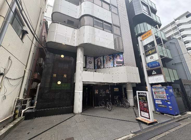 【川口市・西川口駅徒歩8分】飲食店が集まる商業エリアの1階ガールズバー居抜き物件／約19.83坪・営業時間制限なし