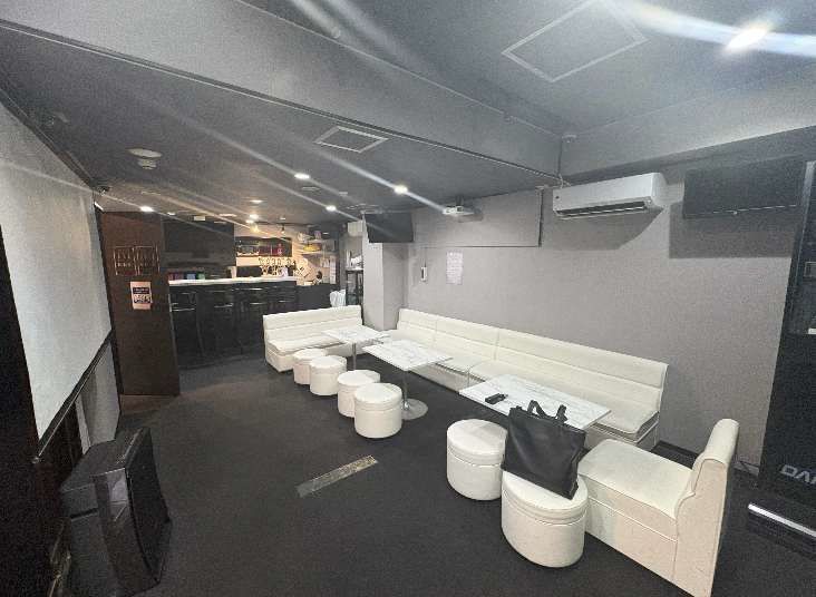 【川口市・西川口駅徒歩8分】飲食店が集まる商業エリアの1階ガールズバー居抜き物件／約19.83坪・営業時間制限なし