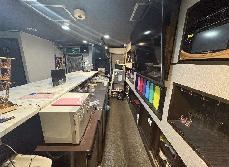 【川口市・西川口駅徒歩8分】飲食店が集まる商業エリアの1階ガールズバー居抜き物件／約19.83坪・営業時間制限なし