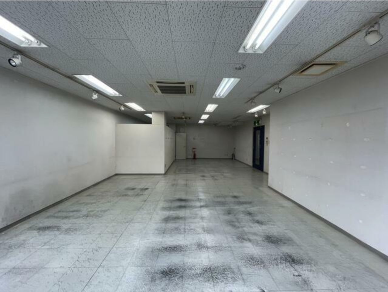 【墨田区・東向島駅徒歩9分】塾居抜きの貸店舗・事務所/エアコン複数台設置済み/64㎡の居抜き物件