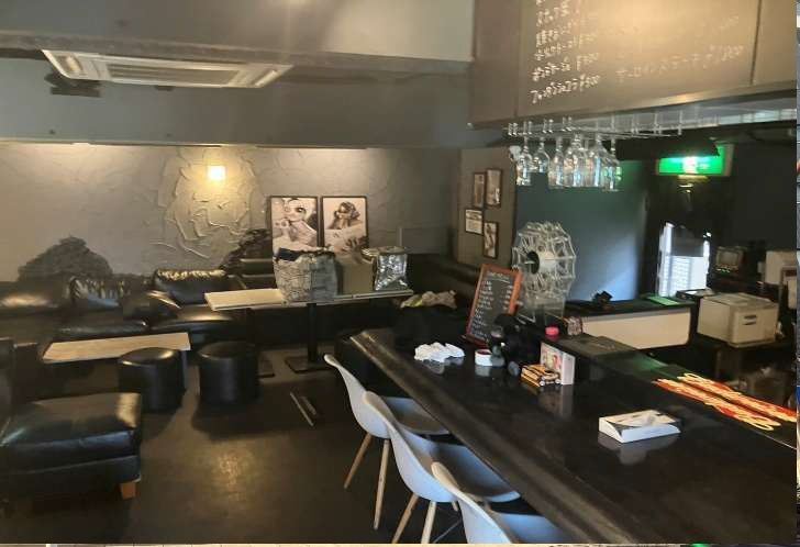 【多摩市・聖蹟桜ヶ丘駅徒歩3分】カラオケ可のバー居抜き物件／内装美麗・営業時間制限なし・約13.8坪