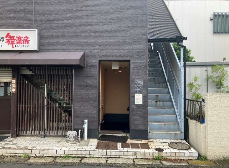 【大和市・小田急江ノ島線桜ヶ丘駅徒歩3分】カラオケ可の居酒屋居抜き物件／内装美麗・約14.4坪