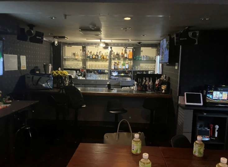 【大和市・小田急江ノ島線桜ヶ丘駅徒歩3分】カラオケ可の居酒屋居抜き物件／内装美麗・約14.4坪