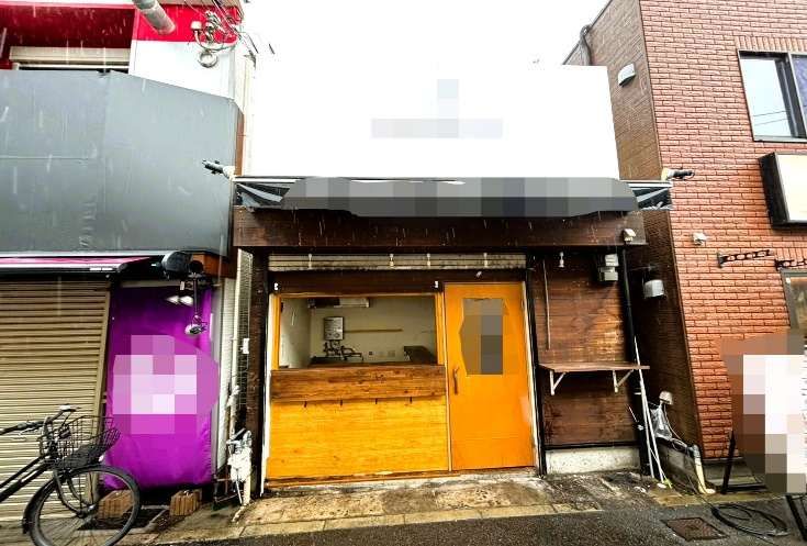 【大阪市淀川区・十三駅徒歩1分】立ち飲みやテイクアウトに適したコンパクトなバー居抜き物件／約2坪