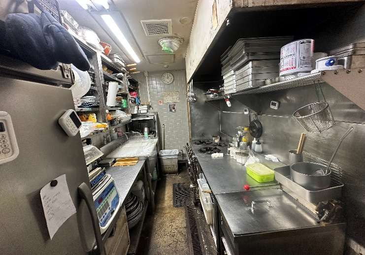 【大阪市北区・中崎町駅徒歩6分】梅田利用圏の重飲食可能な1階居酒屋居抜き物件