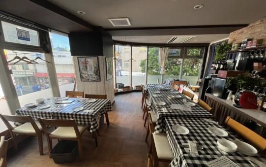 【川崎市・川崎駅徒歩5分】アトレ川崎至近の視認性◎な2階洋食・バル居抜き物件／京急川崎駅から徒歩3分／約10.9坪