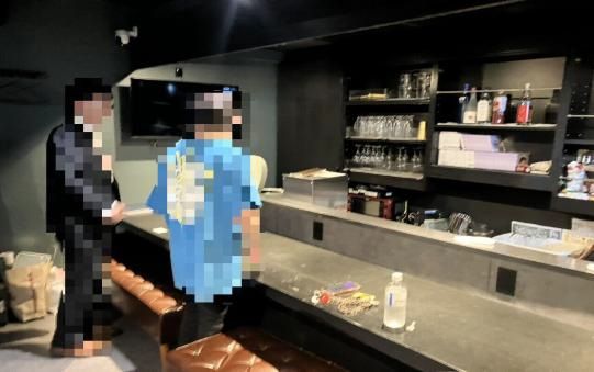 【平塚駅徒歩2分】湘南・平塚の繁華街立地／バー業態が集まるカラオケ可の居抜き物件・約9.83坪