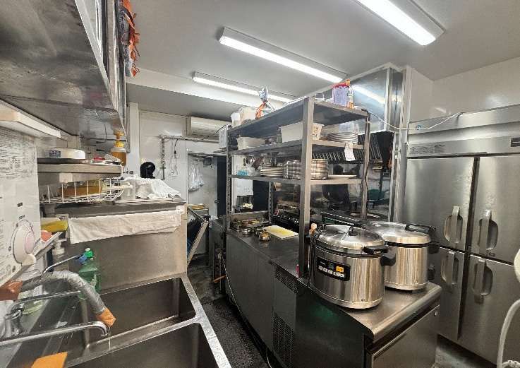 【新宿区・高田馬場駅徒歩9分】早稲田通り沿い1階路面のカレー店居抜き物件／早稲田大学・学習院女子大学周辺