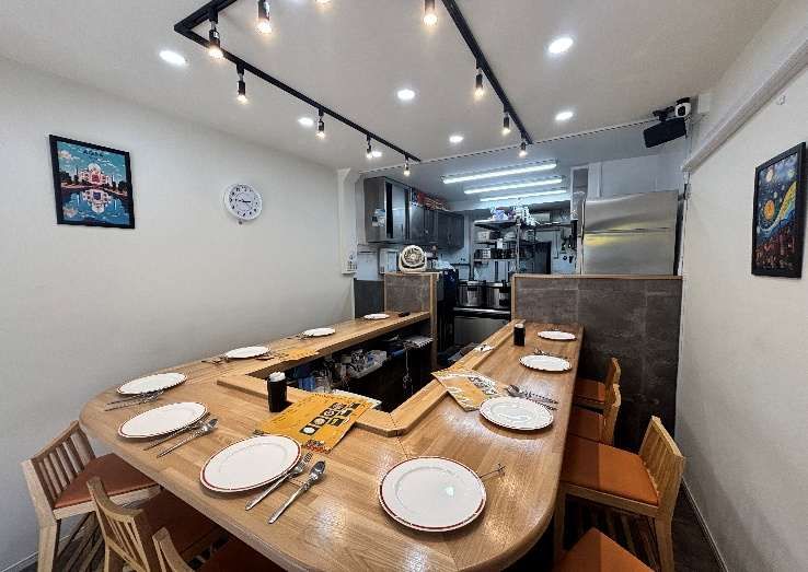 【新宿区・高田馬場駅徒歩9分】早稲田通り沿い1階路面のカレー店居抜き物件／早稲田大学・学習院女子大学周辺