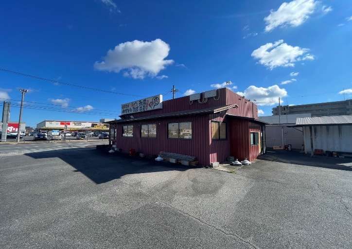 【松阪市・伊勢中川駅徒歩6分】ロードサイド焼き鳥店居抜き物件／29.75坪・大型商業施設近く