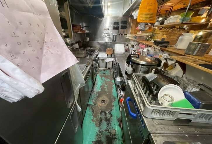 【江戸川区・瑞江駅徒歩3分】裏通りで常連づくりを狙う洋食店居抜き物件／約12.67坪・飲食店143店の駅近エリア