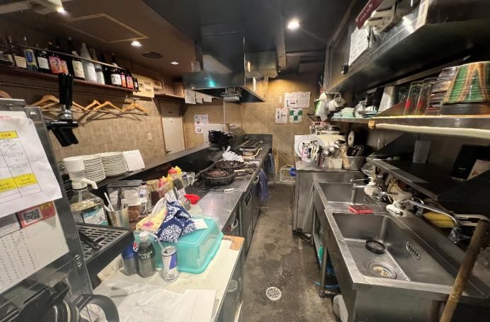 【港区】新橋駅徒歩2分／SL広場付近／内装美麗／焼き鳥店居抜き物件／約5.65坪