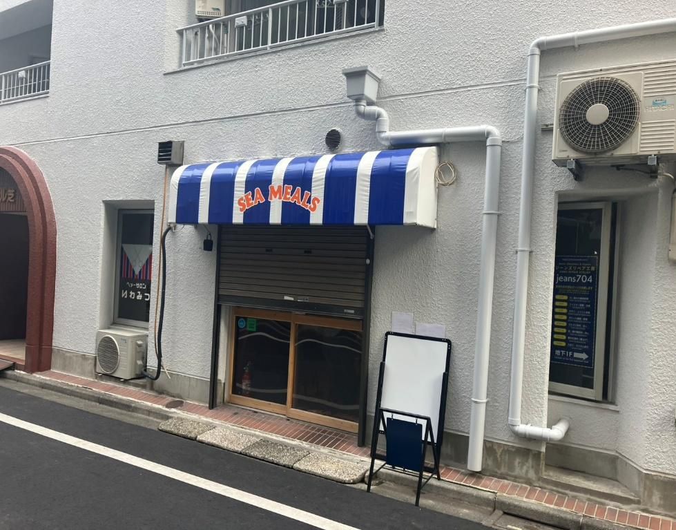 【港区 三田駅 居抜き】徒歩3分・約4.9坪の小箱カウンター店舗／ワンオペ運営×デリバリー対応の飲食店物件