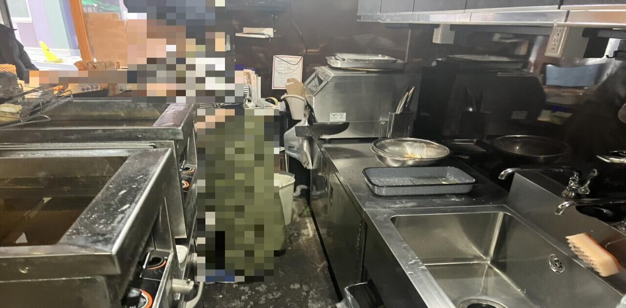 【港区 三田駅 居抜き】徒歩3分・約4.9坪の小箱カウンター店舗／ワンオペ運営×デリバリー対応の飲食店物件
