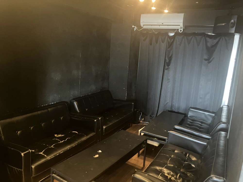 【港区・六本木駅徒歩6分】西麻布交差点至近のBAR居抜き物件／カラオケ可・個室付き・深夜営業向き14坪店舗