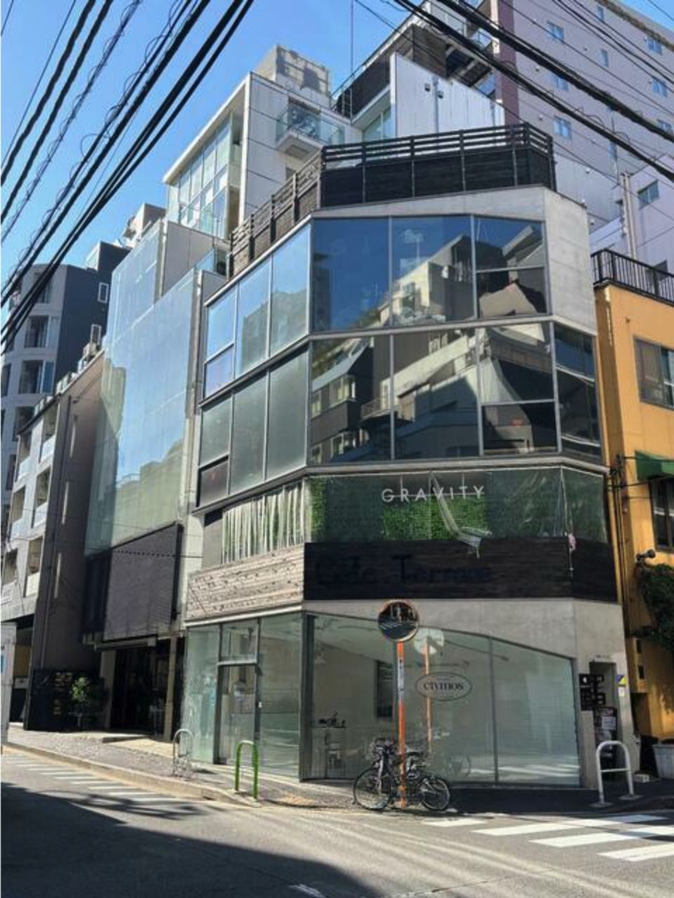 【港区・麻布十番駅徒歩1分】屋上利用可/希少なバー居抜き物件/人気の麻布十番エリア/1フロア1テナントの飲食店向け物件
