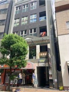 【港区・麻布十番駅徒歩3分】軽飲食対応・約82㎡貸店舗／スケルトン渡し／ドッグカフェ相談可能／麻布十番大通り商店街沿い
