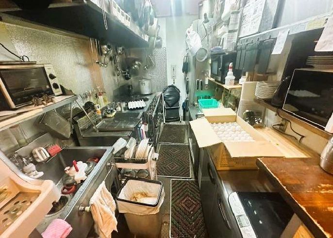 【神戸市中央区・三宮駅5分】巨大な飲食市場で独自のポジションを築ける洋食店の居抜き物件／約12.1坪