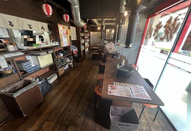 【多摩市・聖蹟桜ヶ丘駅徒歩5分】川崎街道沿いの間口が広い焼肉居抜き物件／急行停車駅・約20.14坪