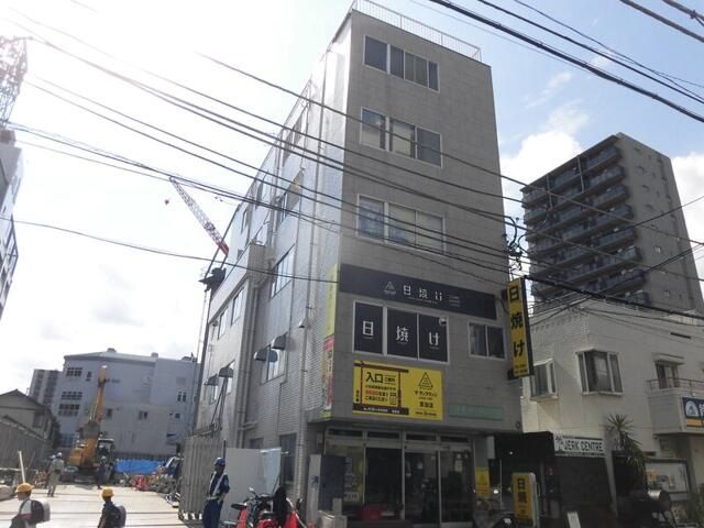 【草加市・草加駅徒歩5分】17坪・飲食店可！東向きで視認性良好、都市ガス対応の駅近店舗物件！