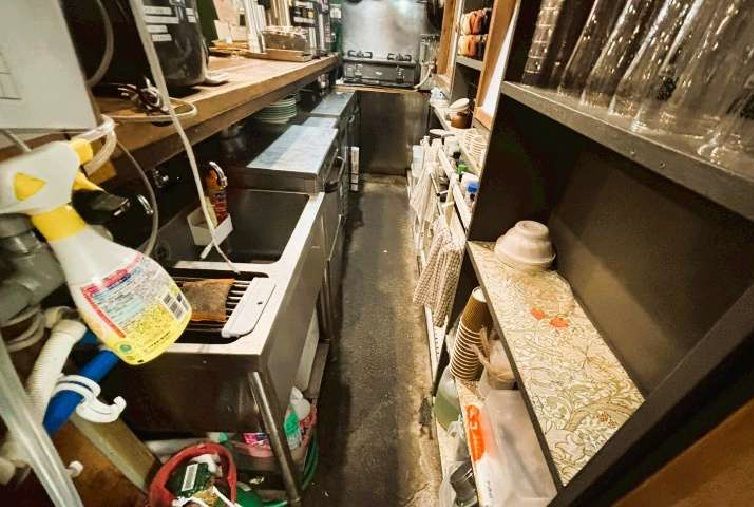 【豊中市・岡町駅徒歩3分】岡町商店街沿いカフェ・喫茶店居抜き物件／約5.45坪のワンオペ小規模い居抜き物件