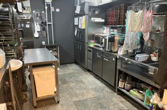 【鎌倉市】大船駅徒歩3分/大船仲商店街沿い/美内装/駅至近/飲食店居抜き物件/約10.57坪