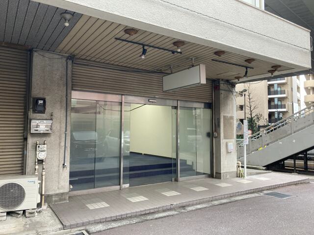 幡ヶ谷駅徒歩5分！視認性抜群・甲州街道沿いの居抜き店舗物件