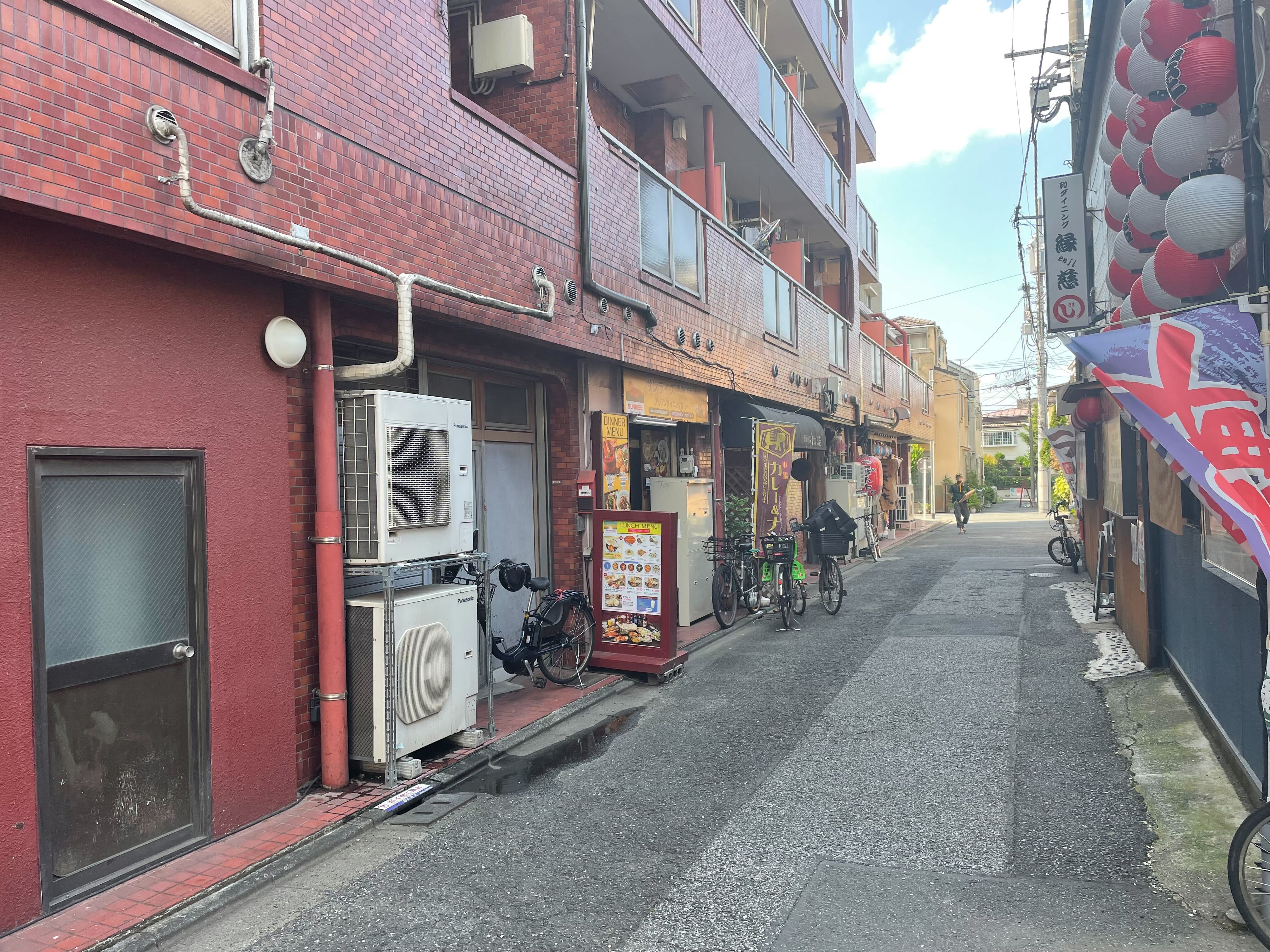 【中野区】新中野駅徒歩2分！1階路面の多国籍料理店居抜き店舗物件