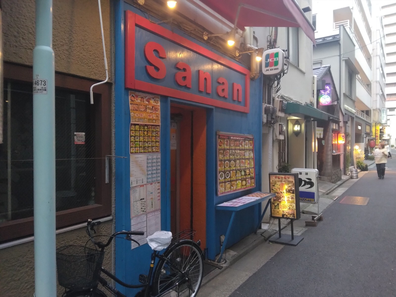 日本橋駅徒歩3分！1階路面の多国籍料理店居抜き店舗物件【中央区】