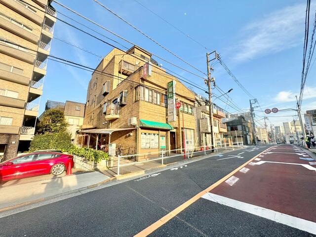 【新宿区】早稲田駅徒歩4分！都道府県道沿いに⾯し視認性◎角部屋スケルトン物件