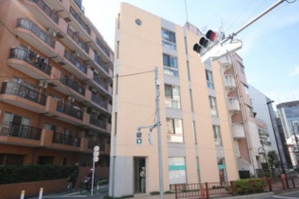 【新宿区】東新宿駅徒歩5分！人通りが多く視認性良好◎24時間営業可能スケルトン物件